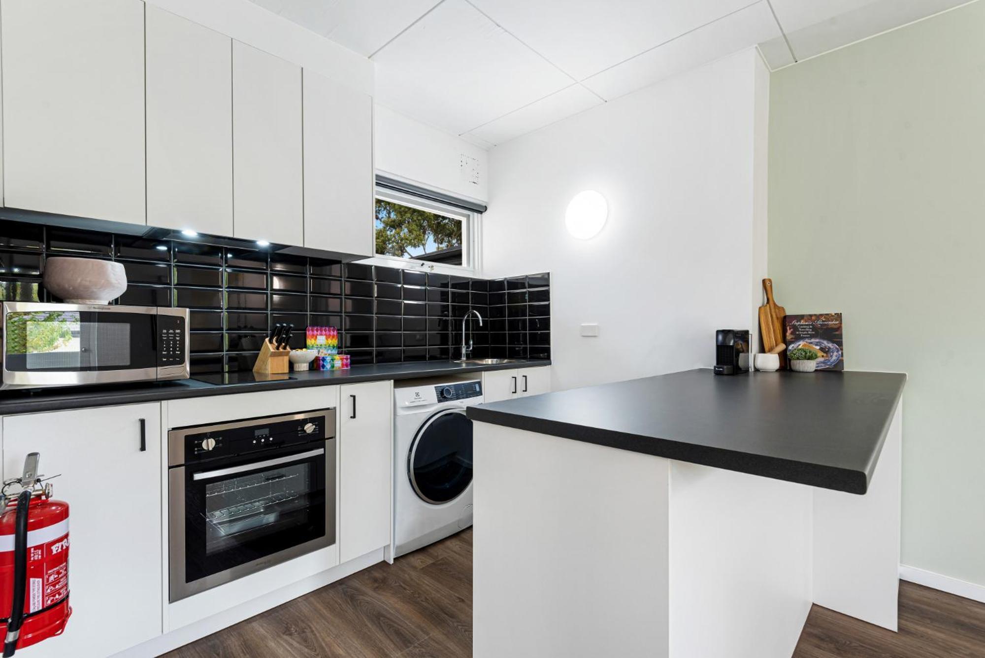 Apartment Tasteful 1-bed With Balcony Seating *
